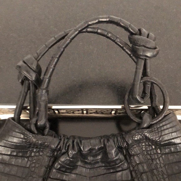 Nancy Gonzalez CROCODILE NEW CONDITION UNIQUE HANDLE WITH CIRCLE AND TWO KNOTS - Picture 9 of 10